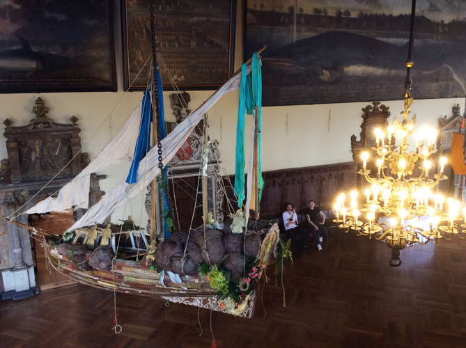 Cui Bono sculpture main image